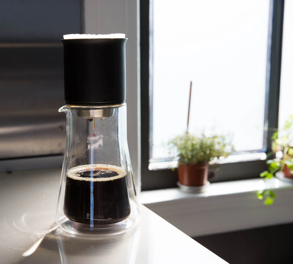 Fellow Stagg Pour-Over Dripper Set, XF, 20 oz, Double Wall Carafe, Pack of 30 filters - Image 3